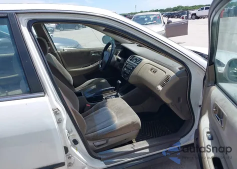 2000 Honda Accord 3.0 Lx from USA, damaged, VIN 1HGCG1640YA067195